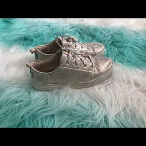 Girls Toms sneakers size 4